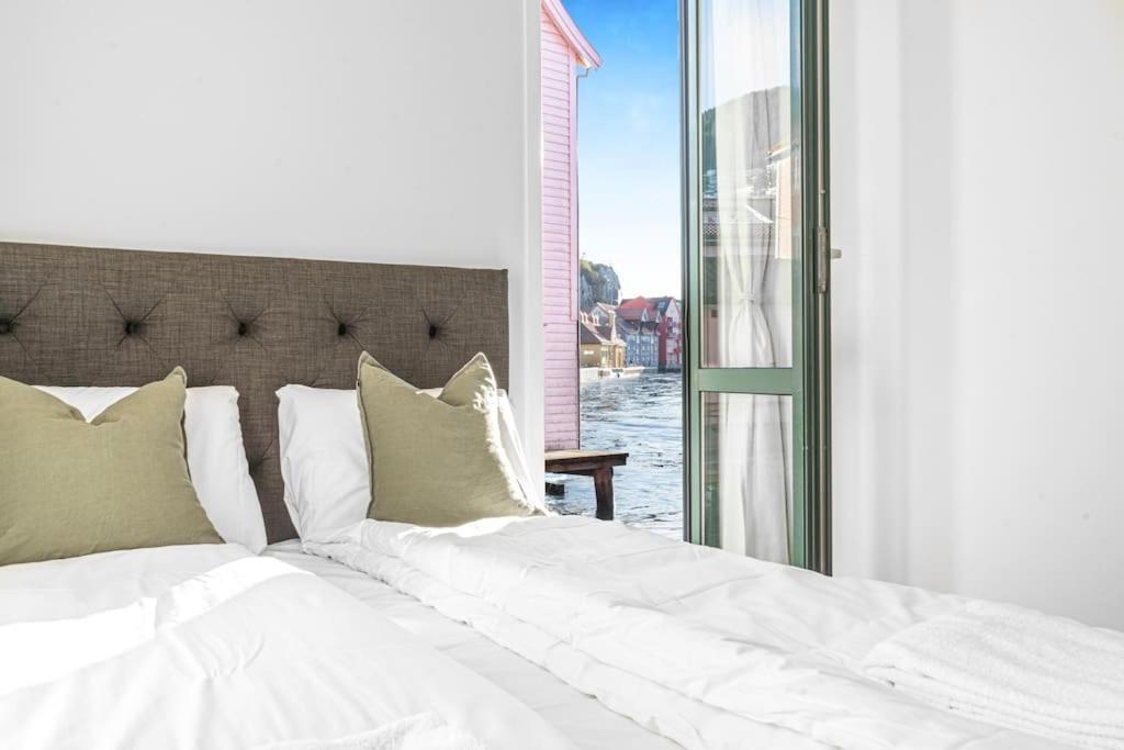 Ocean-View Haven: Take A Swim From Your Window! Bergen Exterior foto
