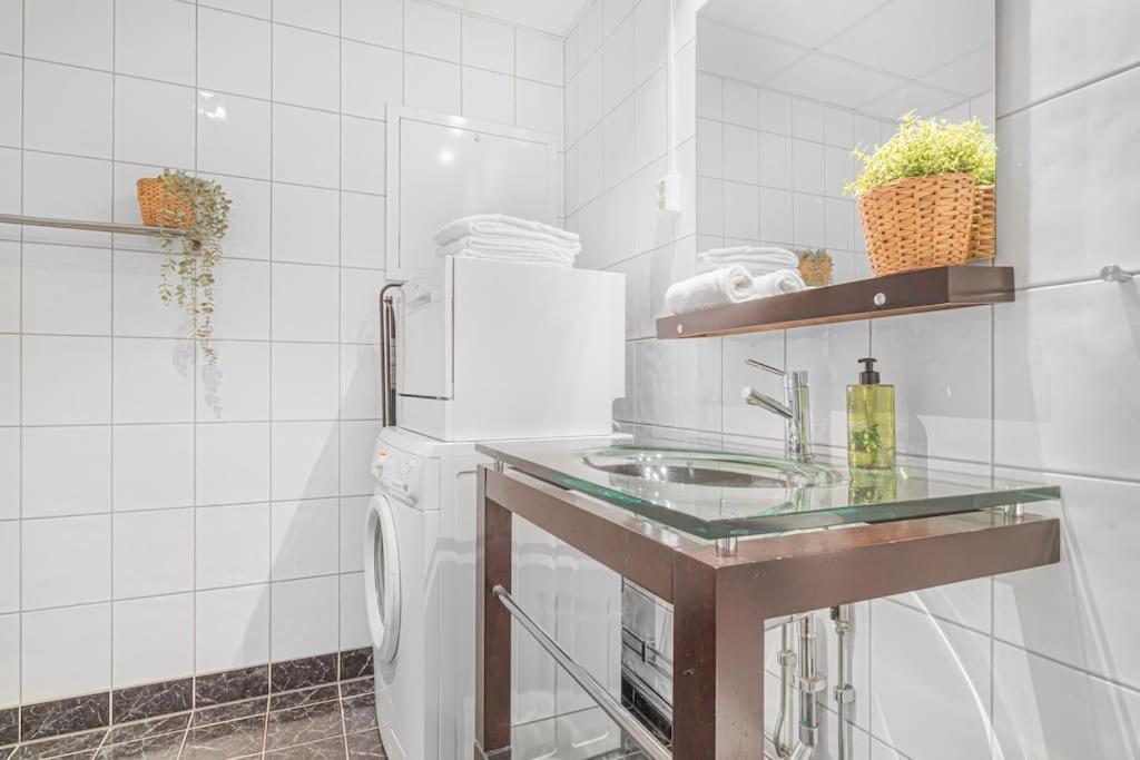 Ocean-View Haven: Take A Swim From Your Window! Bergen Exterior foto
